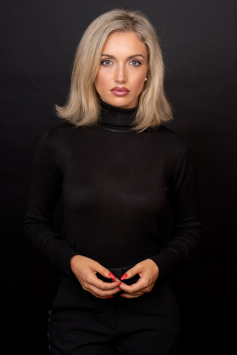 Female model photo shoot of Visenya Clark