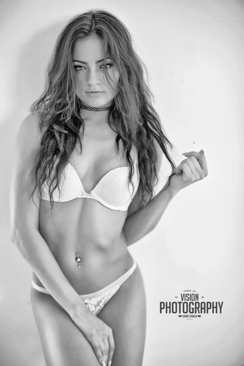 Female model photo shoot of Sienna Castillo