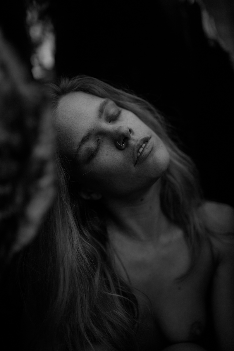 Female model photo shoot of ishtarmoon