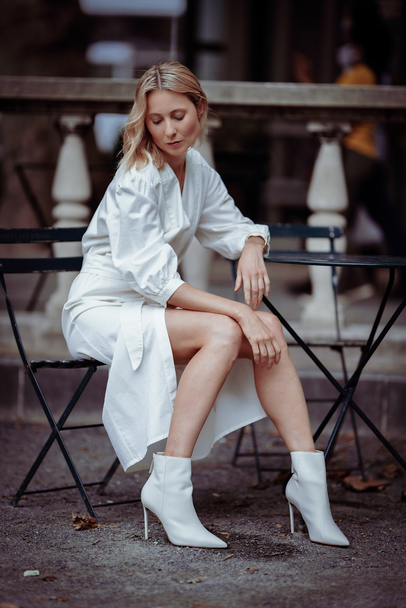 Female model photo shoot of Elena Aleksandrovna