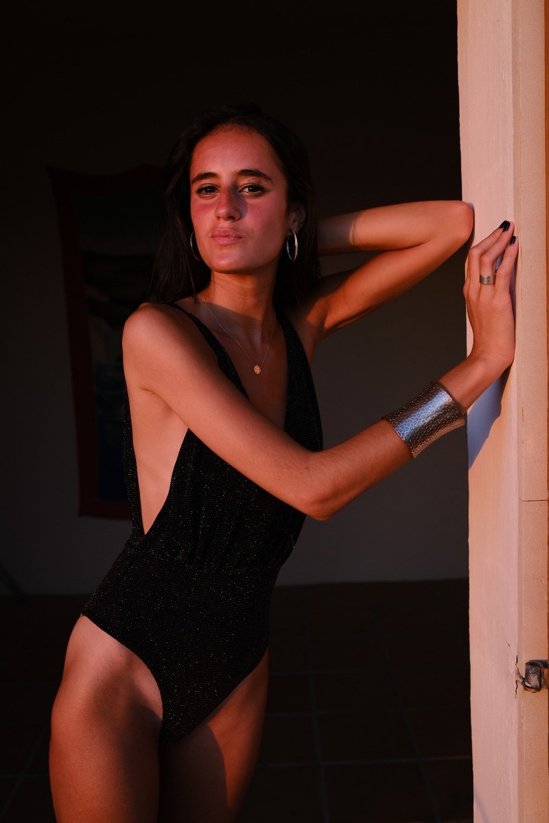 Female model photo shoot of Laure Zunino