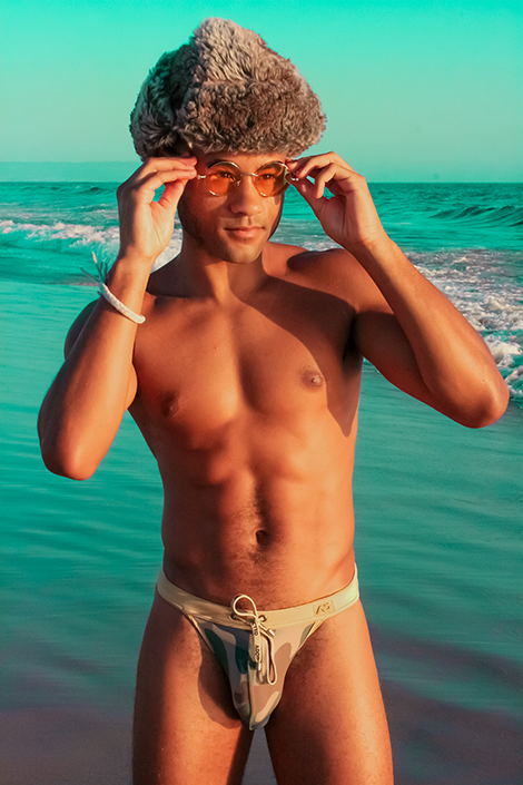 Male model photo shoot of Eddmonz in Venice Beach