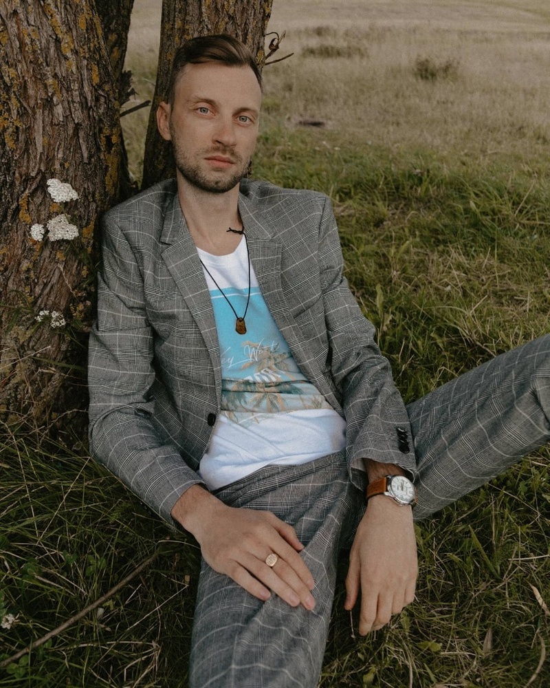 Male model photo shoot of Anton Hansen