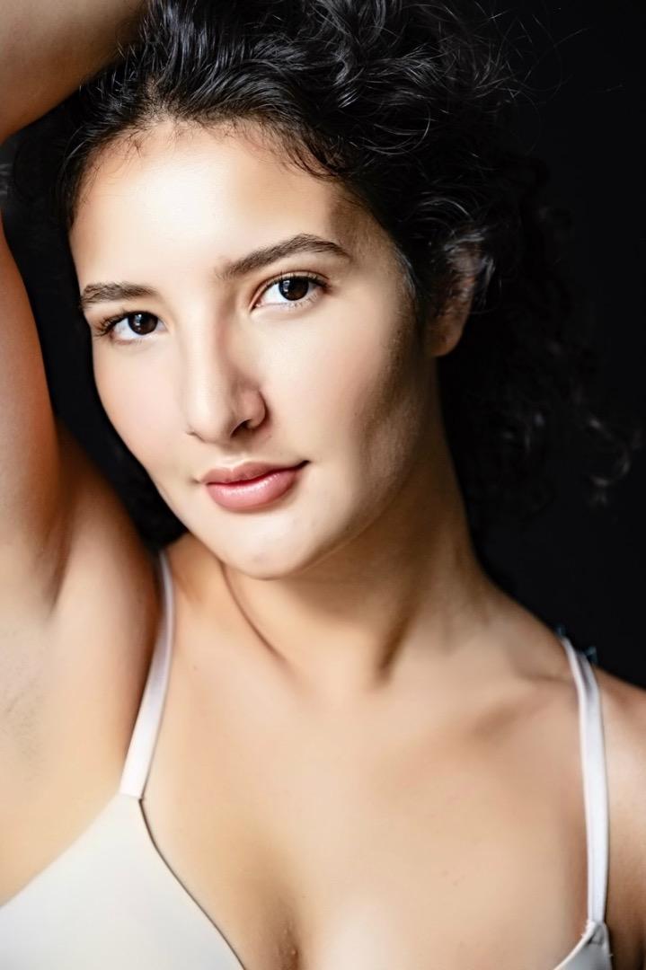 Female model photo shoot of Thaisferreira