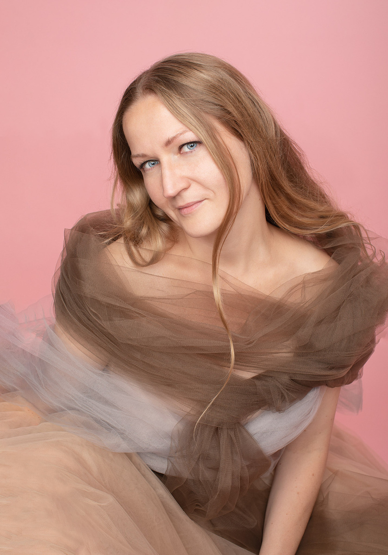 Female model photo shoot of Anna Popiel