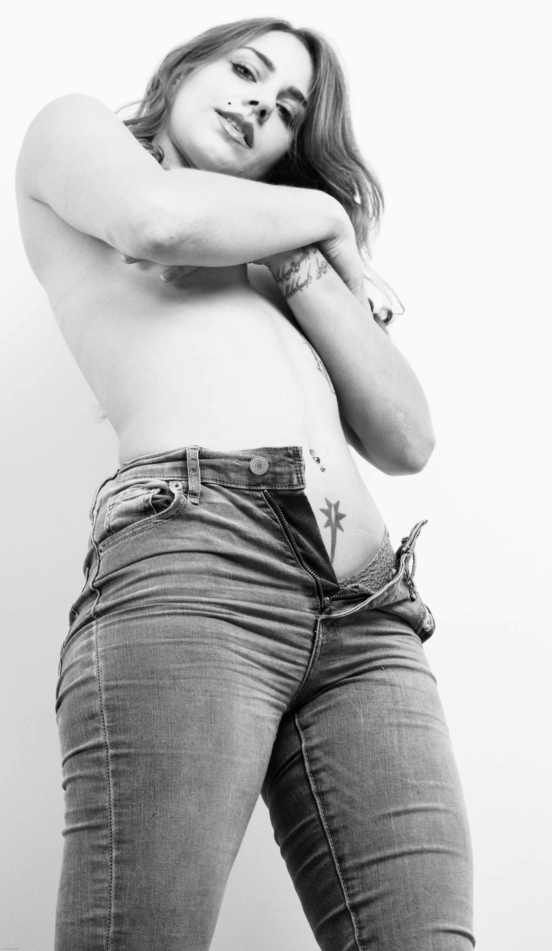 Female model photo shoot of Tarynterrible by Nelson Manuel