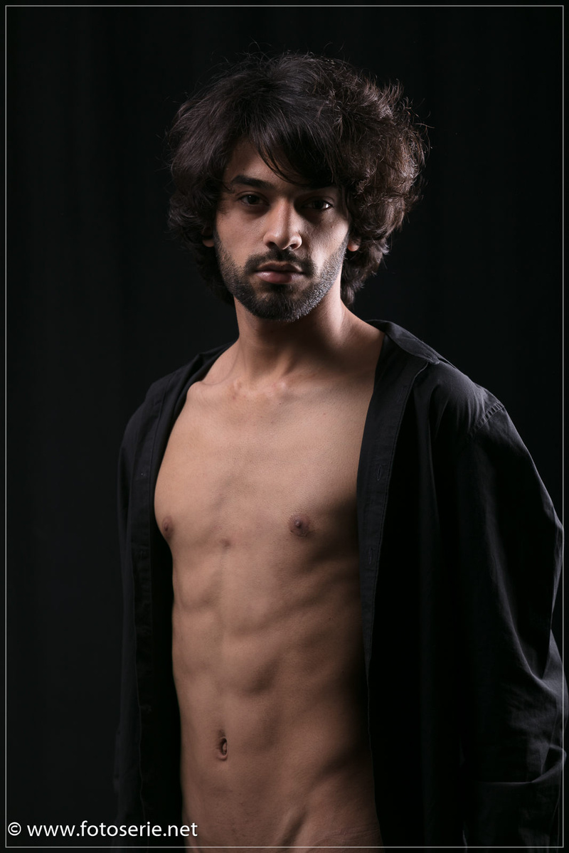 Male model photo shoot of Erik Fotoserie