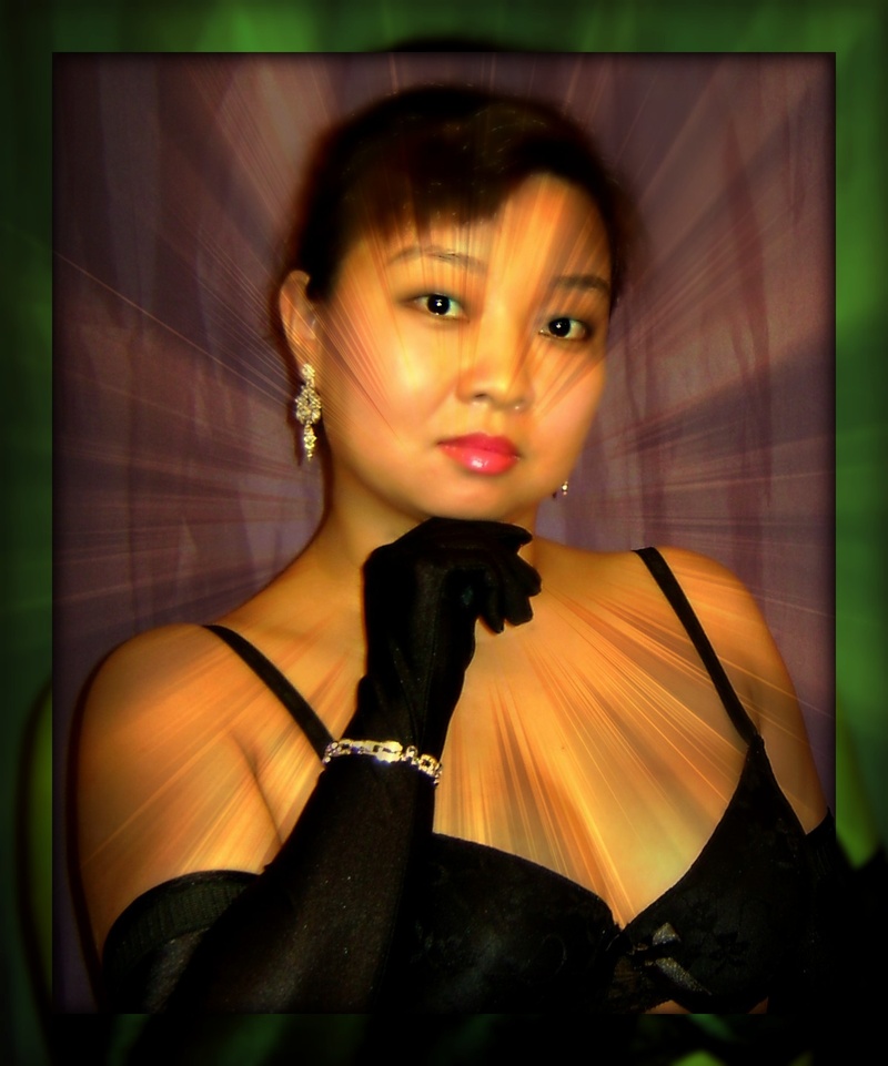 Female model photo shoot of Donna Yu