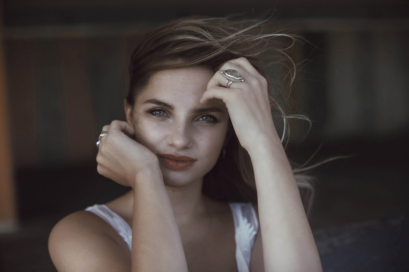 Female model photo shoot of Eyeonthelens