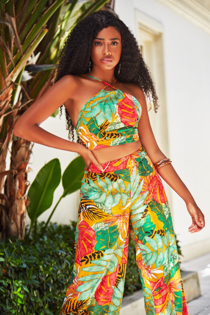 Female model photo shoot of Shan Belize 