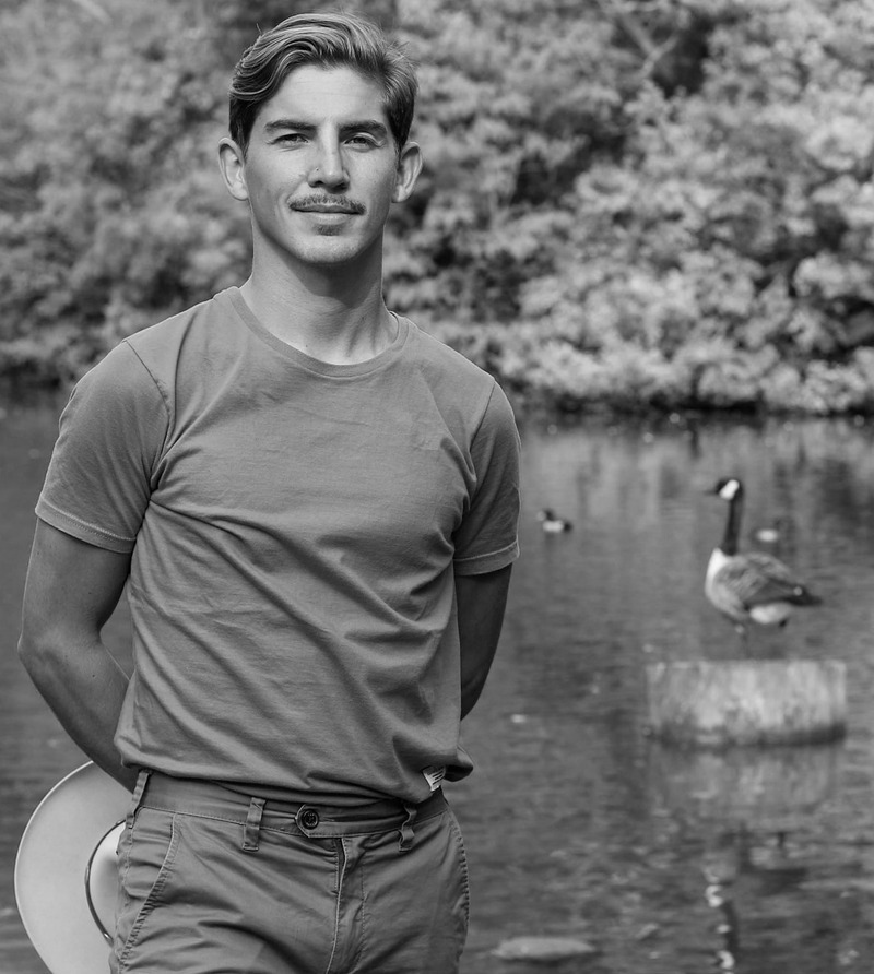Male model photo shoot of Giovanni Galliussi in Tooting Common