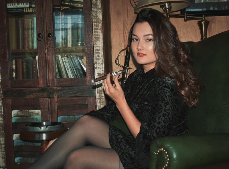 Female model photo shoot of Makijoy