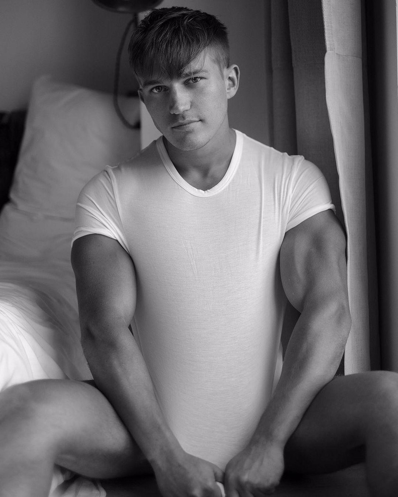 Male model photo shoot of Edin Jardin