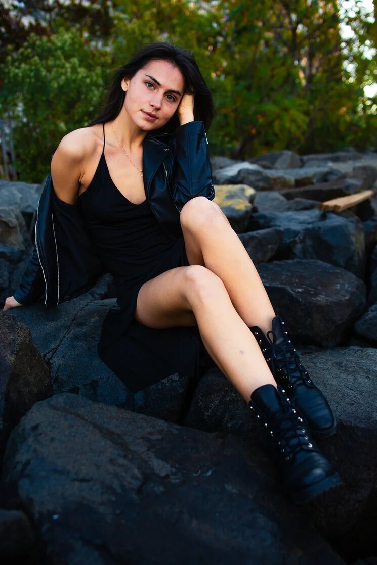 Female model photo shoot of Kat Demko