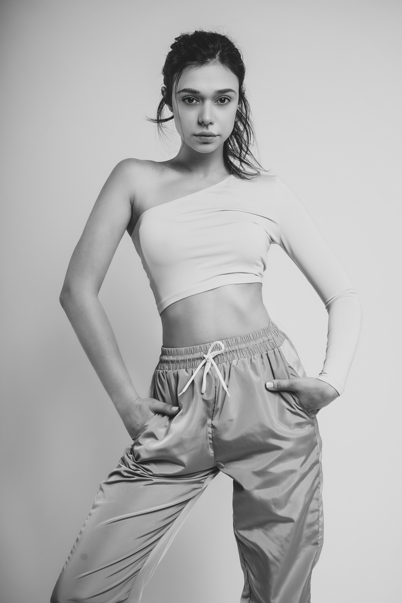 Female model photo shoot of Olya Vell
