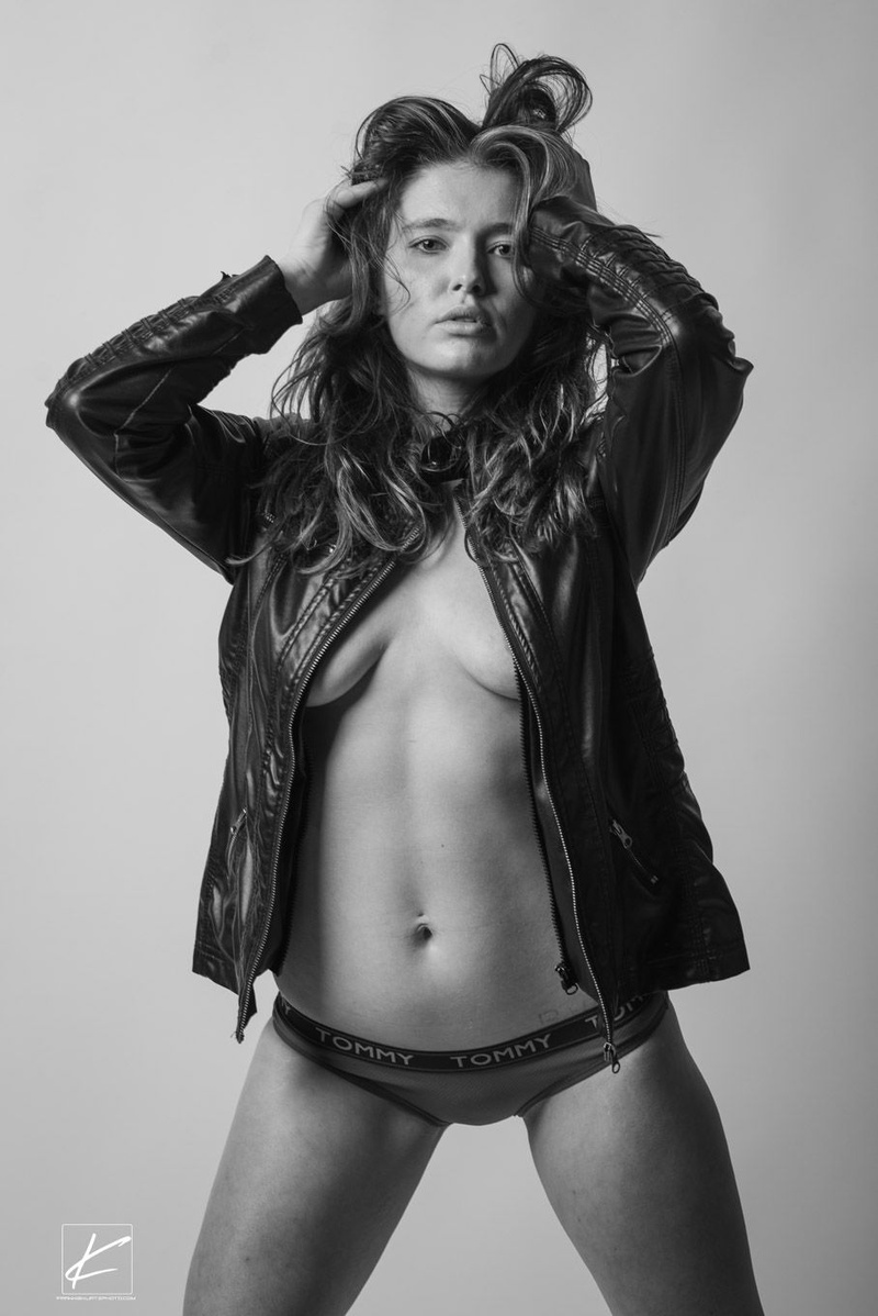 Female model photo shoot of Carissa Santigate