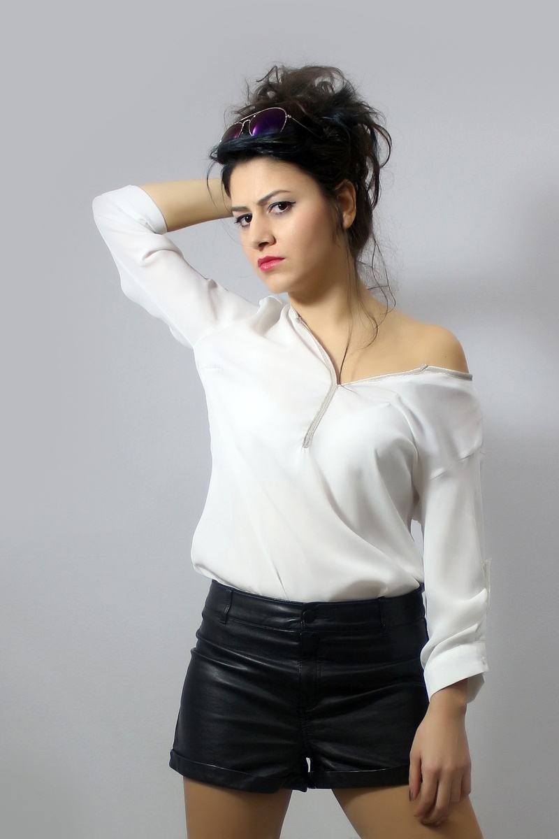 Female model photo shoot of Yasmin Sahin