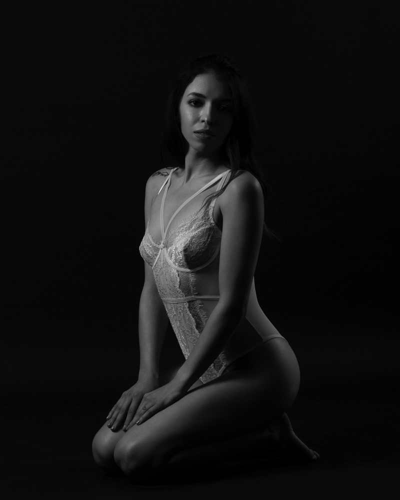 Female model photo shoot of Danii0107 by MaestroVII