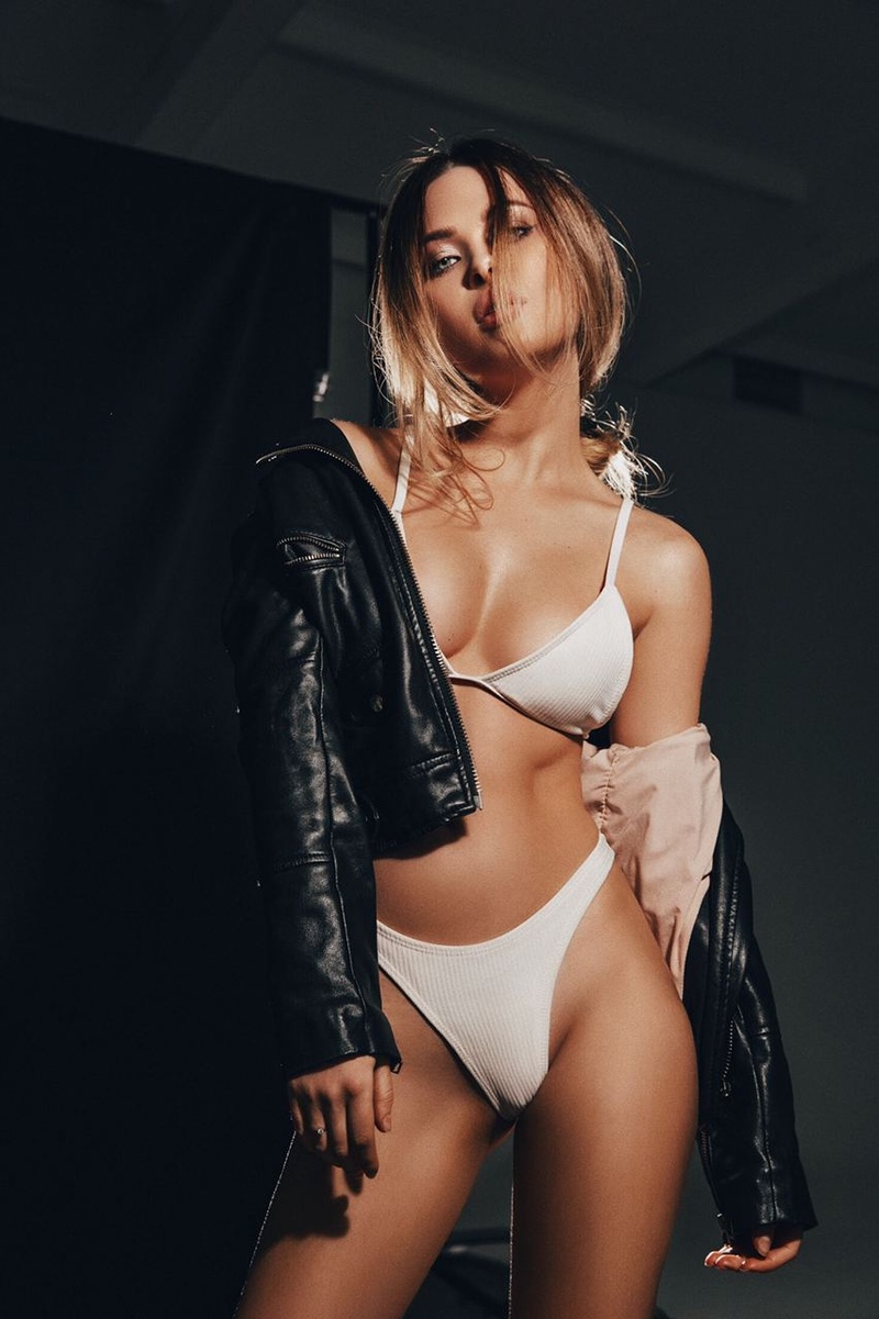 Female model photo shoot of alinamayer