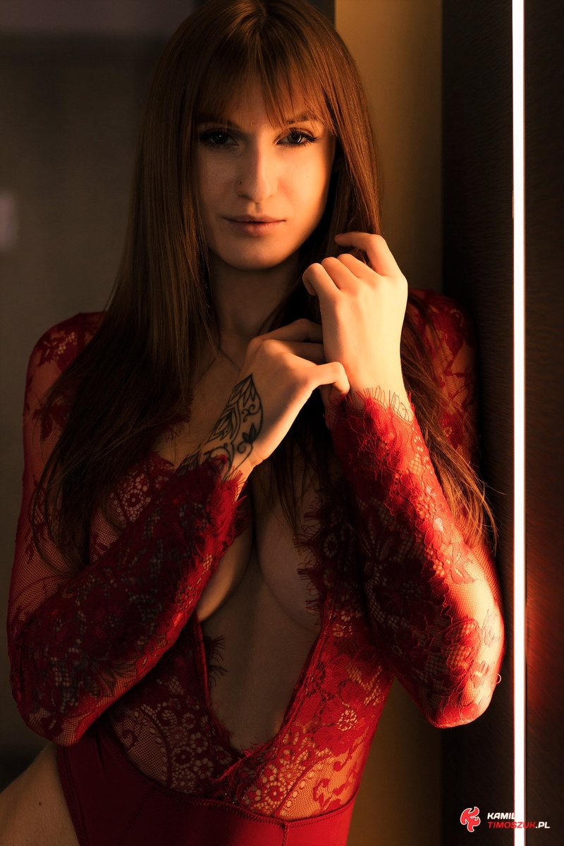 Female model photo shoot of Weronika Sutkowska