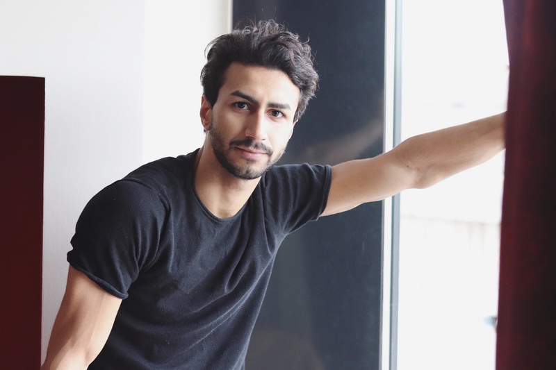 Male model photo shoot of Mosayed