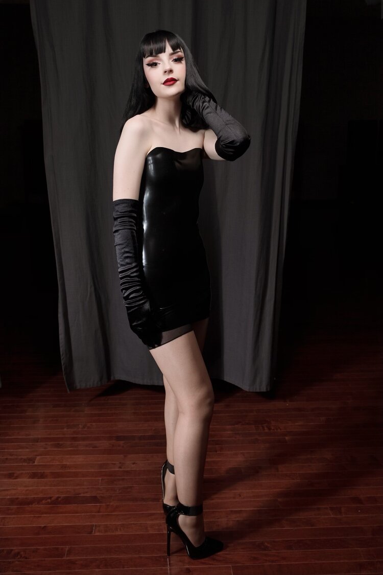 Female model photo shoot of maddisonb by EKJPhoto