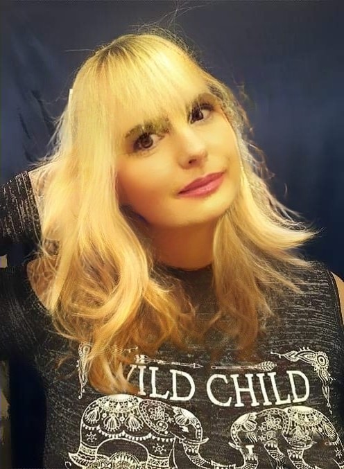 Female model photo shoot of Wild child