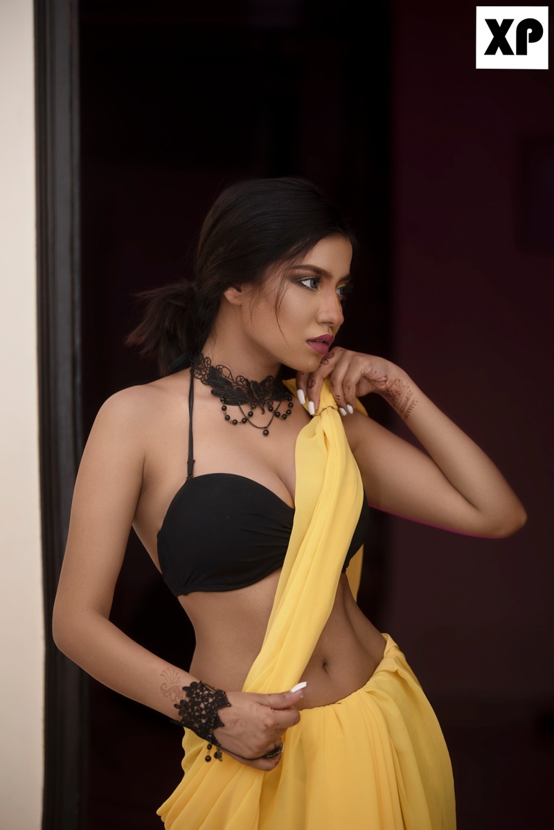 Female model photo shoot of Divyamik