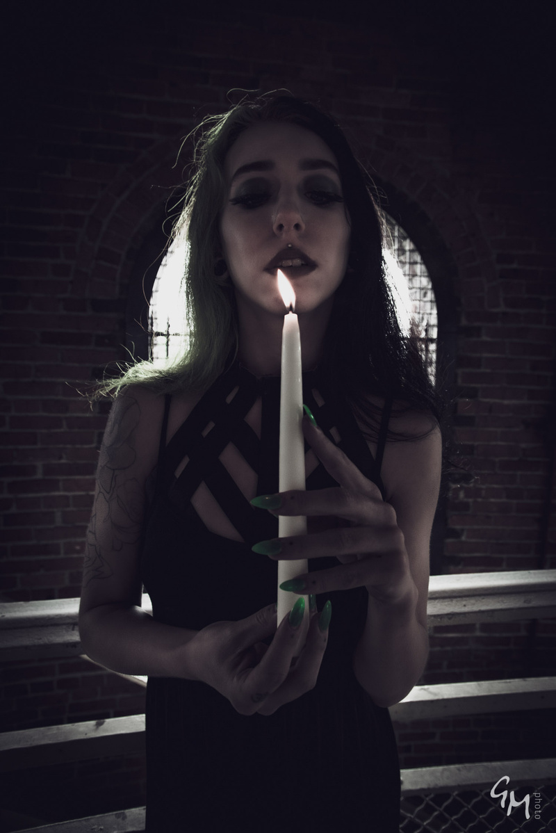 Female model photo shoot of Nyx Lovecraft