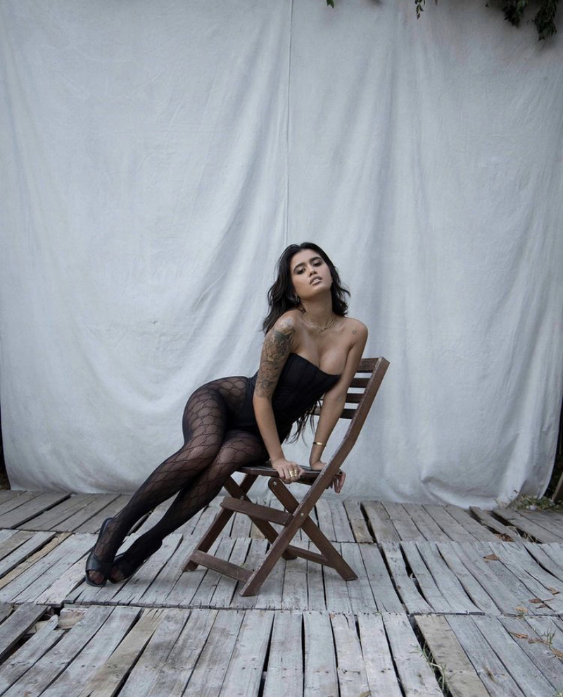 Female model photo shoot of RoxyFerrari