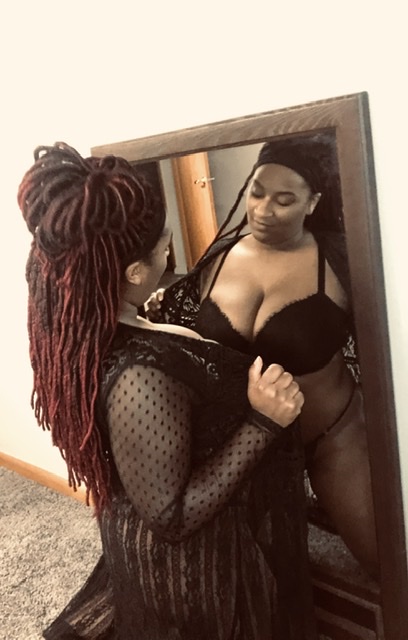 Female model photo shoot of ThiccMamaDanni