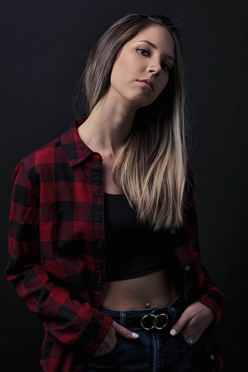 Female model photo shoot of heathercjoy