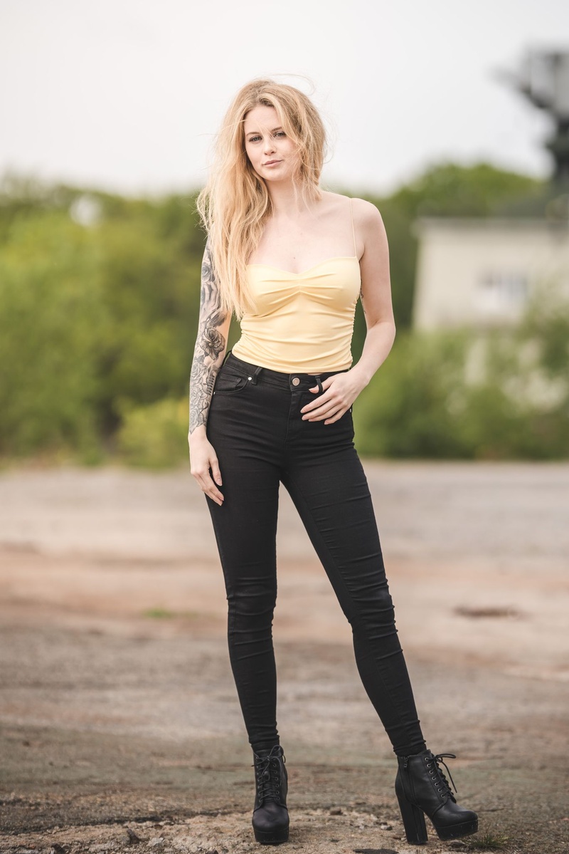 Female model photo shoot of Lisette Karlsson in Vargön
