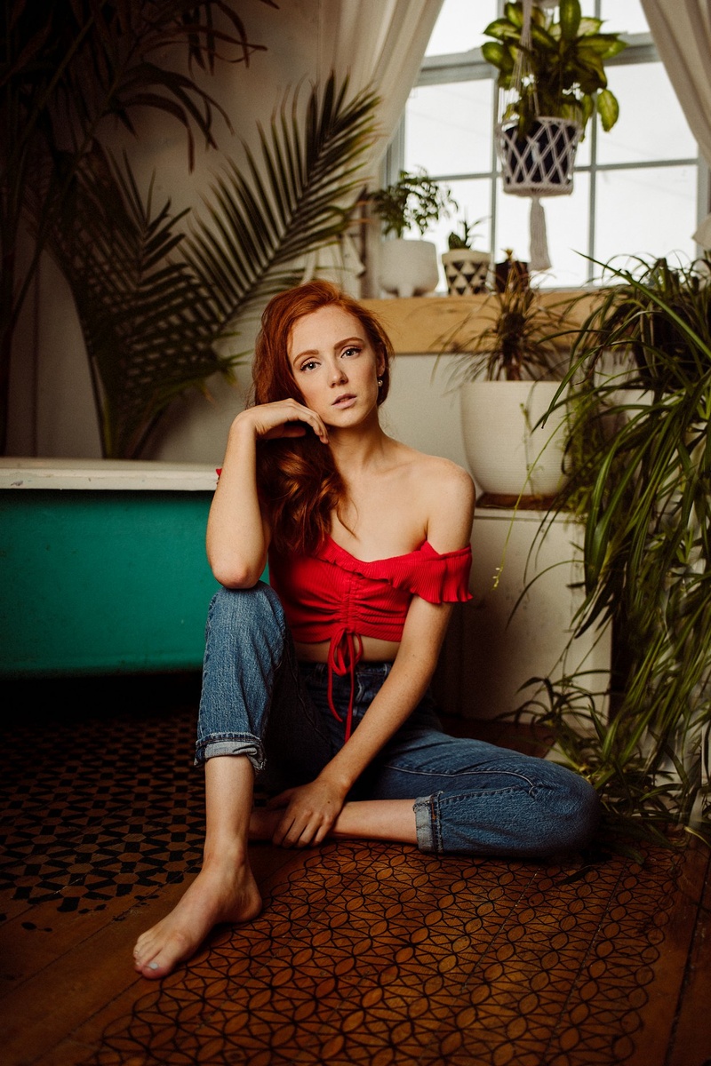 Female model photo shoot of Jessie Redmond
