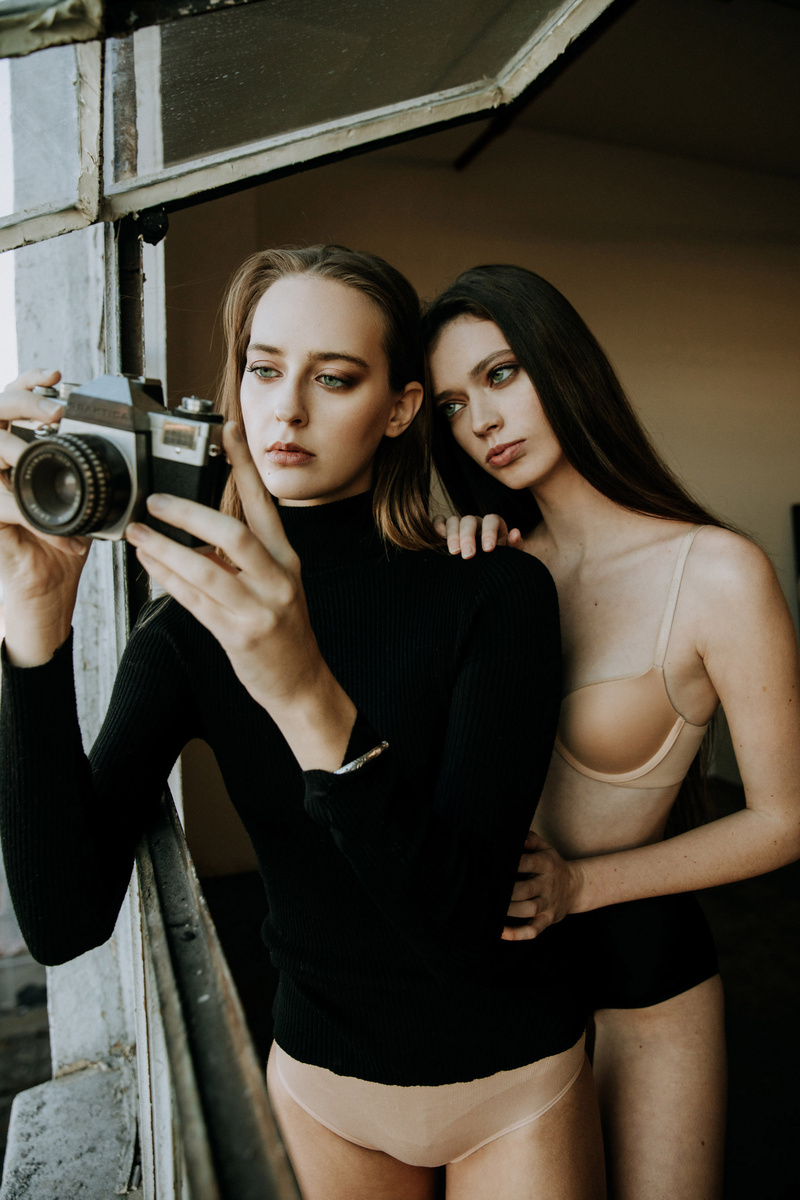 Female model photo shoot of Lily Vinogradova