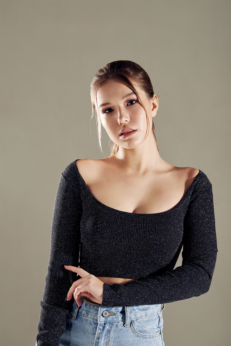 Female model photo shoot of Maria Zharkova