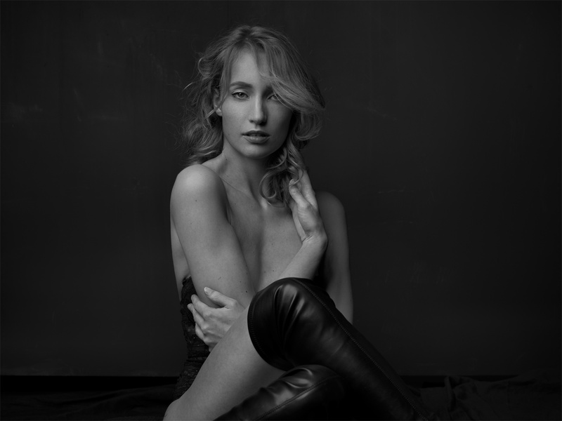 Female model photo shoot of Kim_ in Delft