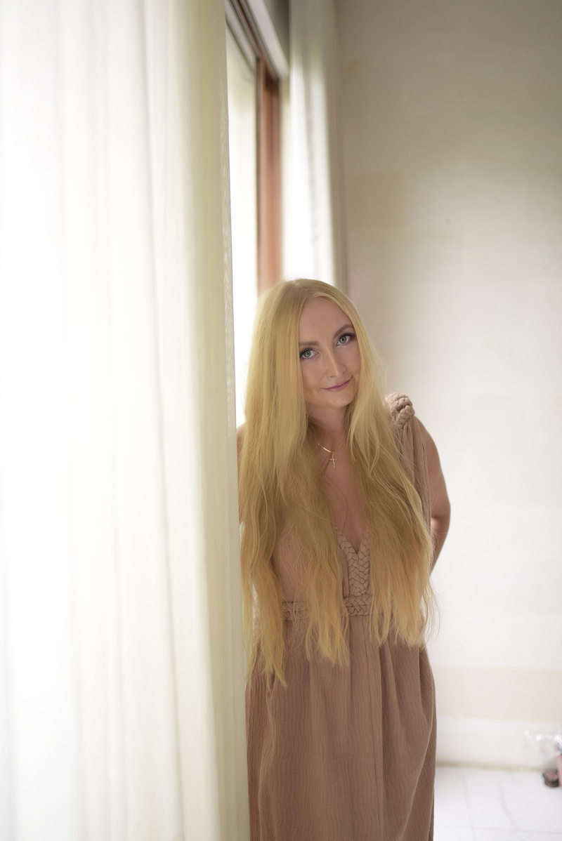 Female model photo shoot of Lana Blondy