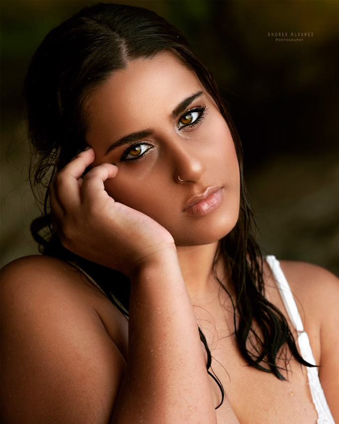 Female model photo shoot of Karenbassilyy