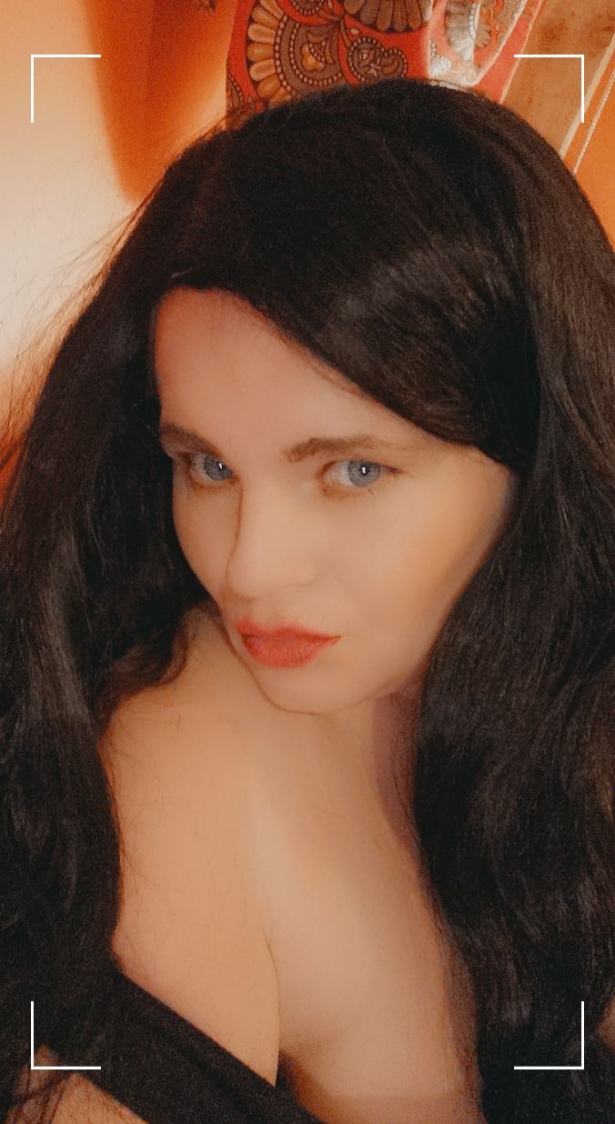 Female model photo shoot of vintagerose