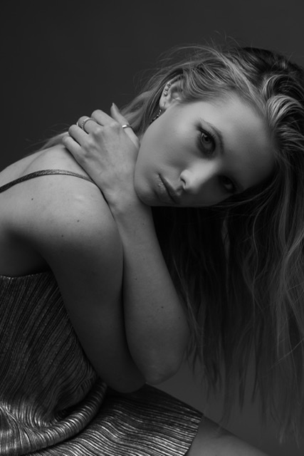 Female model photo shoot of Regina Knoll