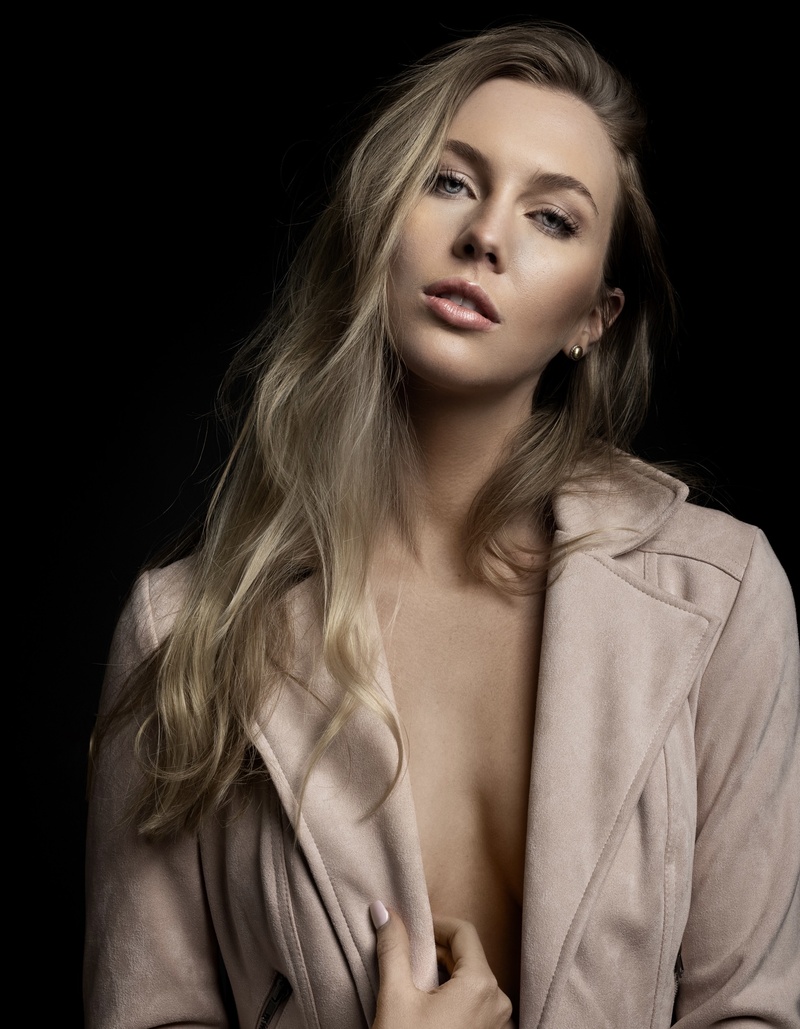 Female model photo shoot of SydneyGur