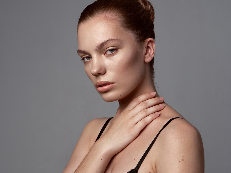 Female model photo shoot of Dina Bogdanovich