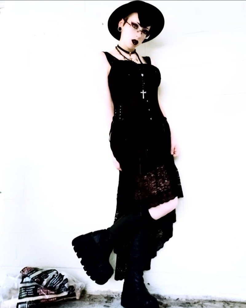 Female model photo shoot of Ren_Ghoul