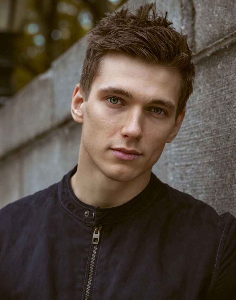 Male model photo shoot of Dmitriy Antyassov