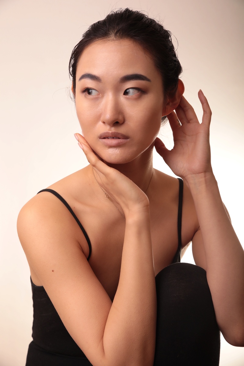 Female model photo shoot of Haoqing Geng