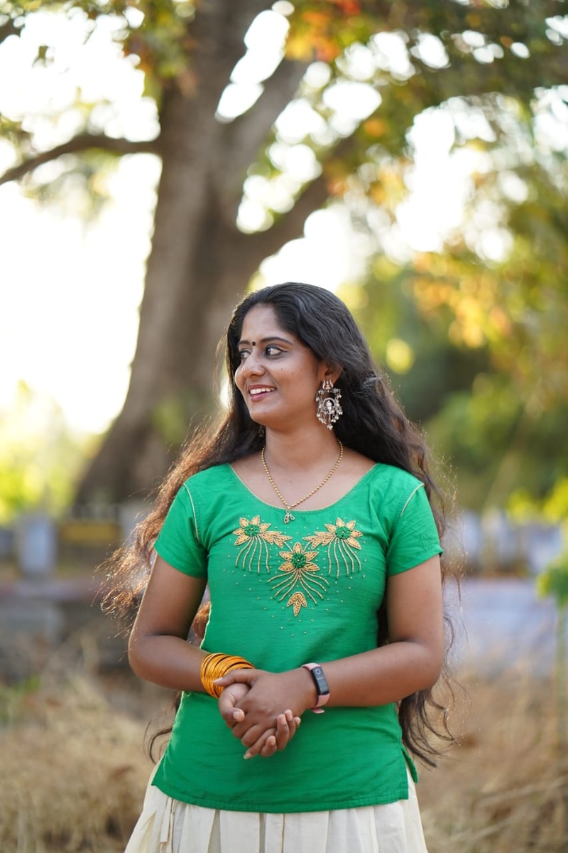 Female model photo shoot of Laxura