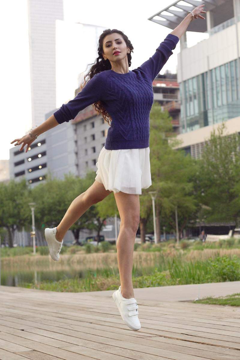 Female model photo shoot of Mia Milanesi by DEL GENO in Houston, Discovery green park.