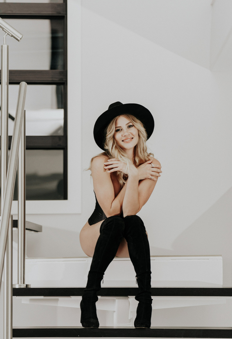 Female model photo shoot of Alexa Katy