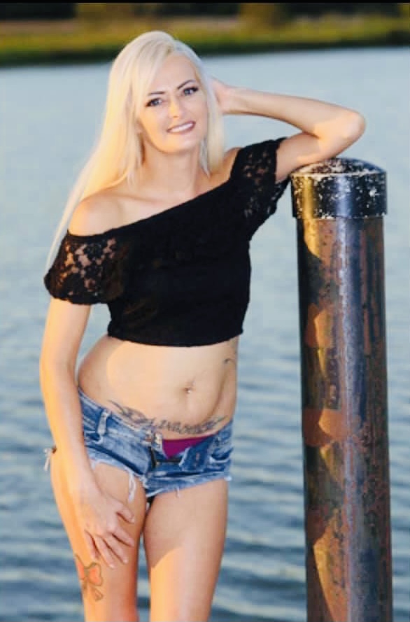 Female model photo shoot of NikkiNala90 in Brookfield, Ga.